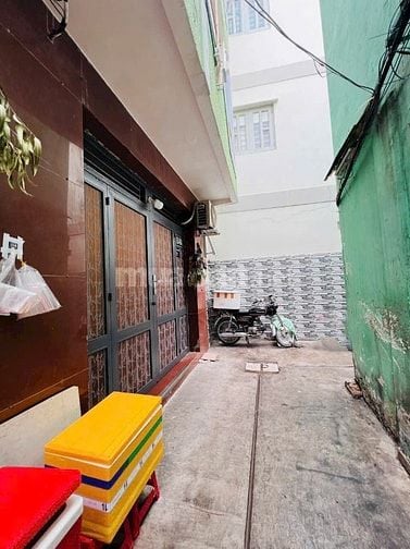 Bán nhà gấp khu phố Bùi Viện Quận 1, giá chỉ 4.95ty