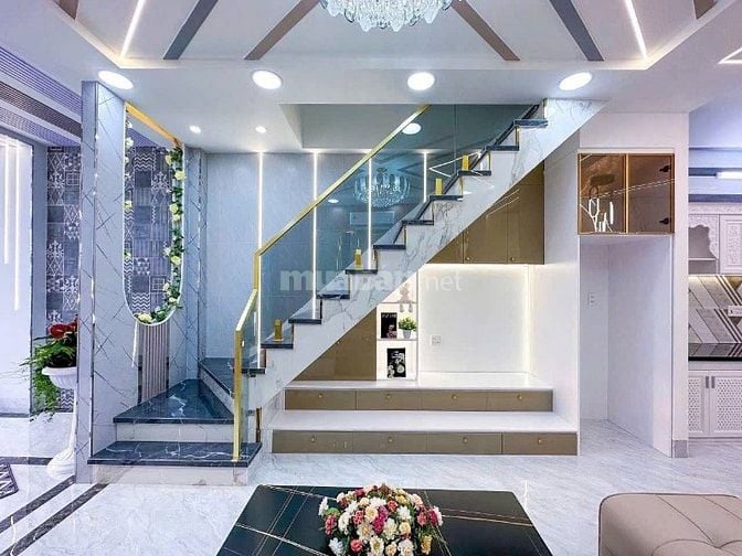 Bán gấp nhà ngay UBND Bình Chánh đang cho thuê 6tr/tháng - SHR