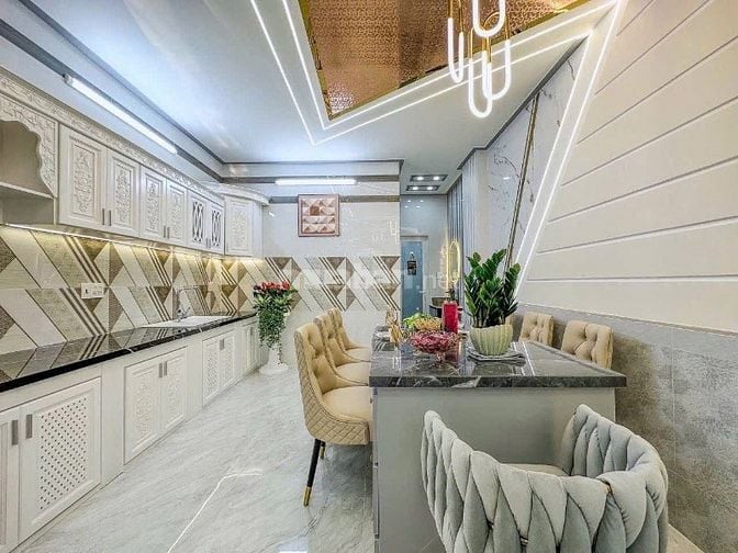 Bán gấp nhà ngay UBND Bình Chánh đang cho thuê 6tr/tháng - SHR