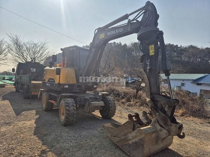 Cần thanh lý con VOLVO hàng bên Lào về