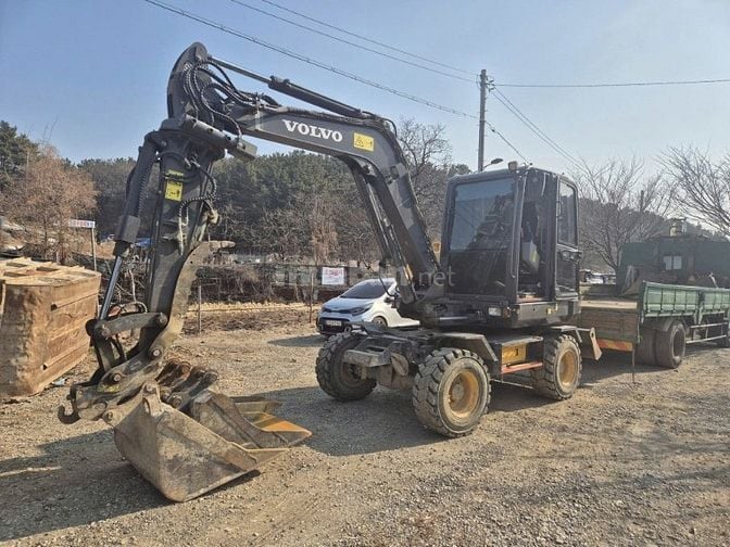 Cần thanh lý con VOLVO hàng bên Lào về