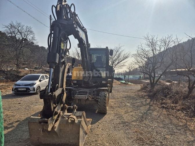 Cần thanh lý con VOLVO hàng bên Lào về