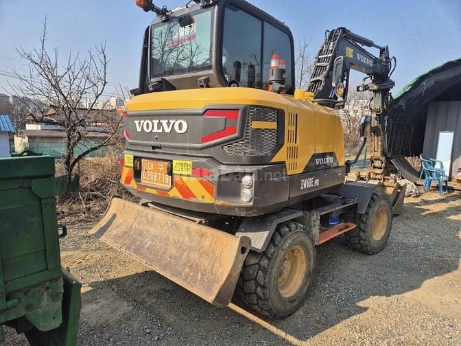 Cần thanh lý con VOLVO hàng bên Lào về