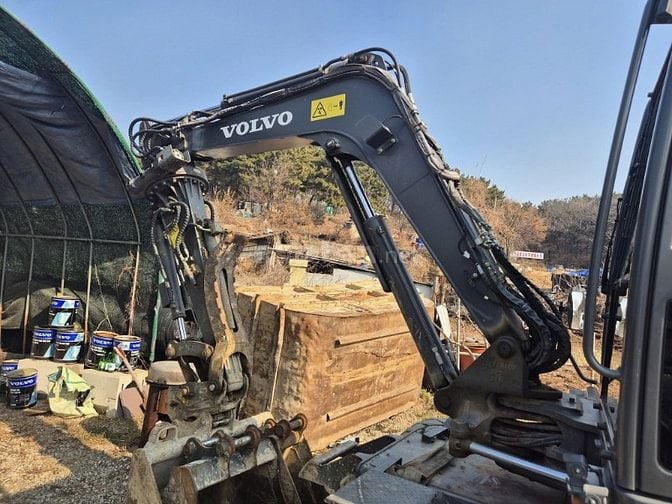 Cần thanh lý con VOLVO hàng bên Lào về