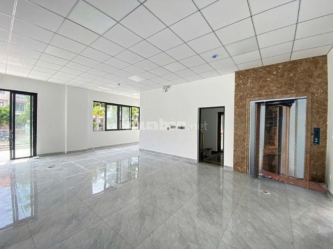 Cho thuê nhà căn góc ngã tư Nguyễn Thị Thập - D1 Himlam, dts1000m