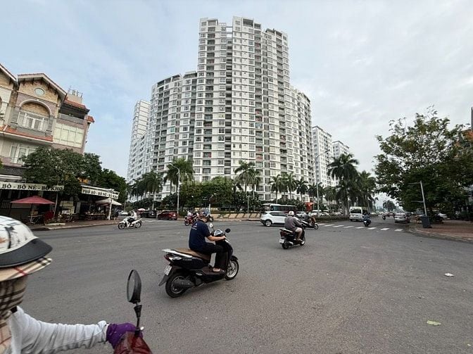 Cho thuê nhà căn góc ngã tư Nguyễn Thị Thập - D1 Himlam, dts1000m