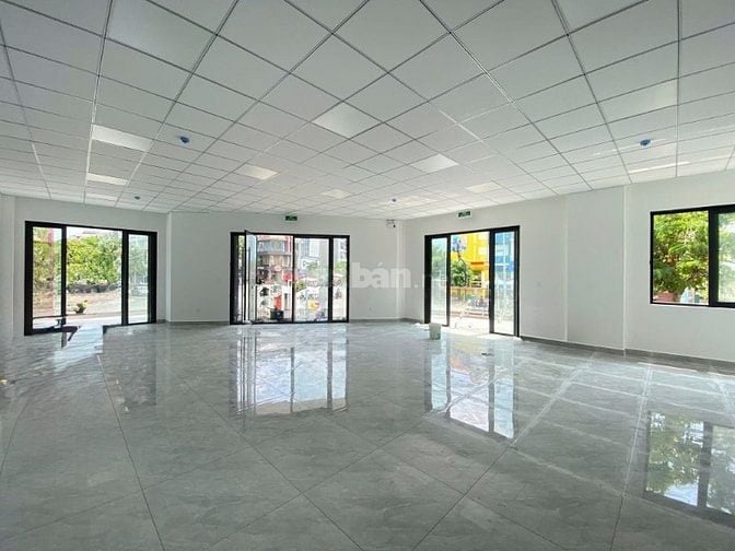 Cho thuê nhà căn góc ngã tư Nguyễn Thị Thập - D1 Himlam, dts1000m