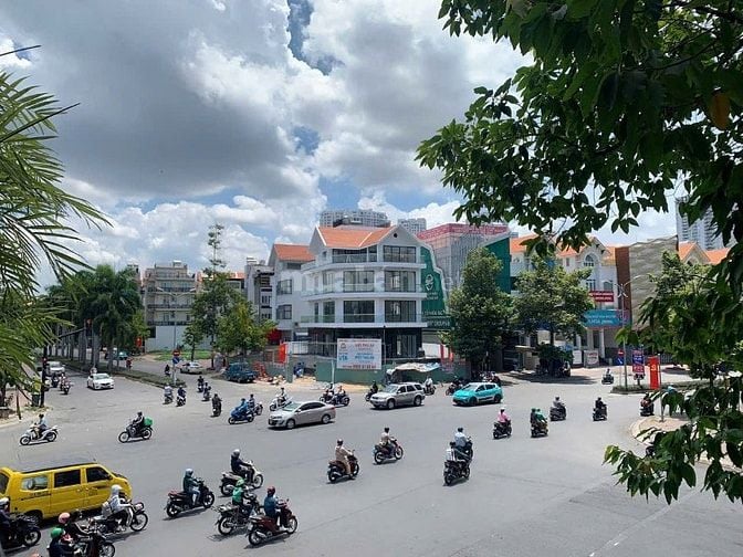 Cho thuê nhà căn góc ngã tư Nguyễn Thị Thập - D1 Himlam, dts1000m