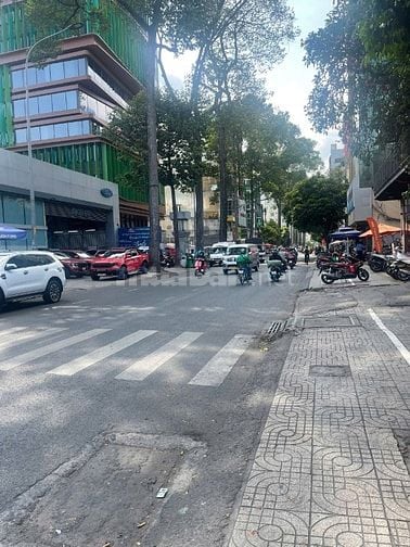 Bán nhà mặt tiền Trần Quang Khải Q1, 5x22, 5 tầng giá 52 tỷ TL