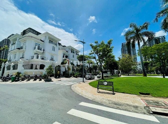 Biệt thự VIP Cityland Reverside quận 7. 10*22 hầm 4 tầng. 43 tỷ.