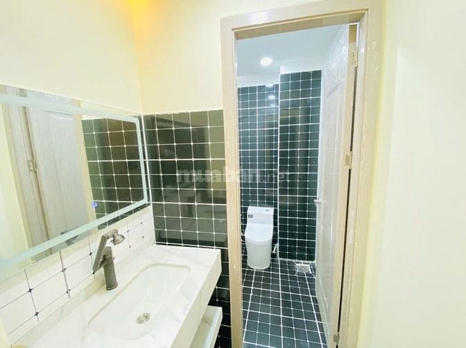 Bán nhà đúc 3 lầu thạnh Lộc 26 đường 12m luôn vỉa hè