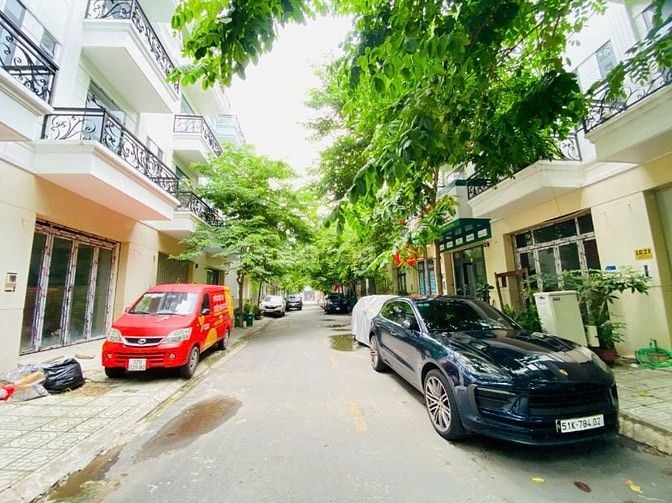 Bán nhà đúc 3 lầu thạnh Lộc 26 đường 12m luôn vỉa hè