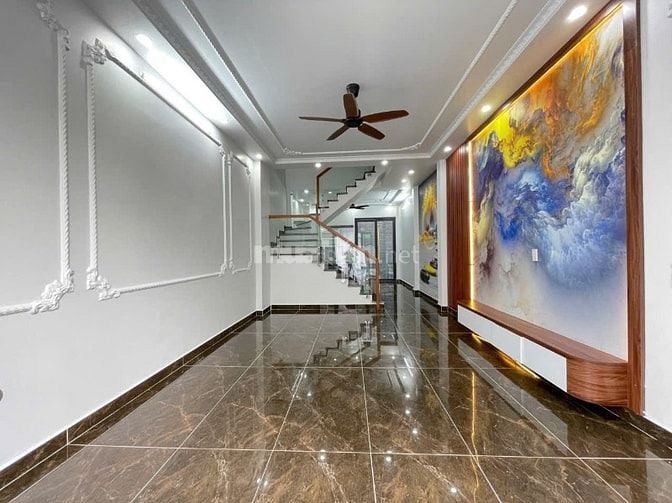 Chính chủ bán nhà 3 tầng hiện đại gần bờ hồ rế ô tô đỗ cửa ngày đê