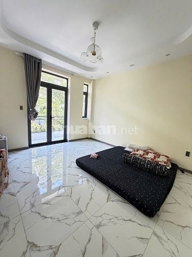 Bán nhà đúc 3 lầu thạnh Lộc 26 đường 12m luôn vỉa hè