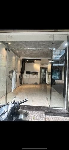 Nhà đẹp mới có thang máy tiện kinh doanh
