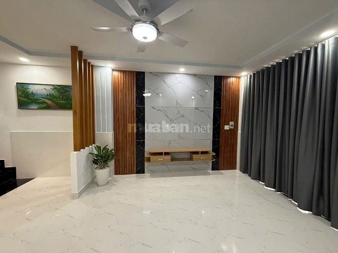Dương bá trạc P1Q8. 52,7m2.có giếng trời vs ban công