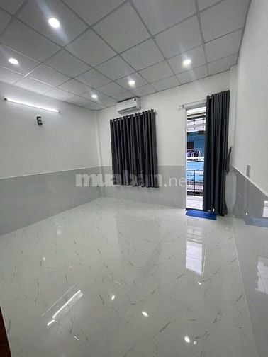 Dương bá trạc P1Q8. 52,7m2.có giếng trời vs ban công
