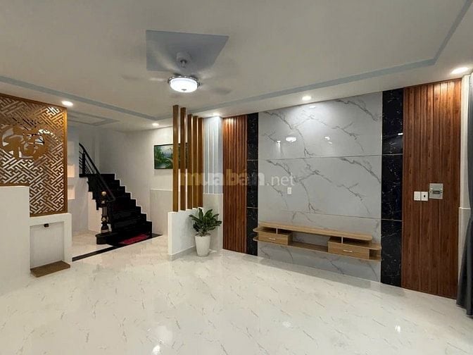 Dương bá trạc P1Q8. 52,7m2.có giếng trời vs ban công