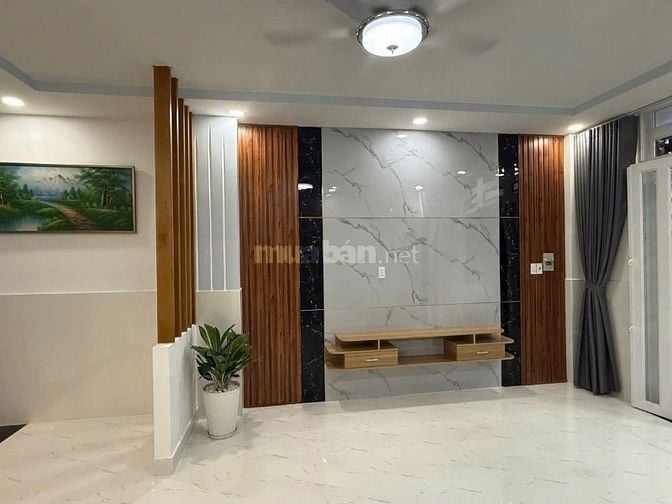 Dương bá trạc P1Q8. 52,7m2.có giếng trời vs ban công