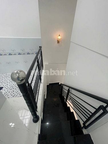Dương bá trạc P1Q8. 52,7m2.có giếng trời vs ban công