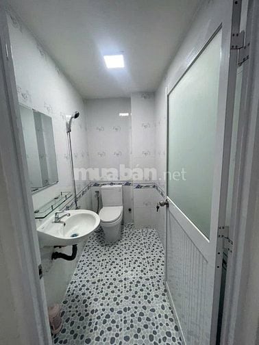 Dương bá trạc P1Q8. 52,7m2.có giếng trời vs ban công