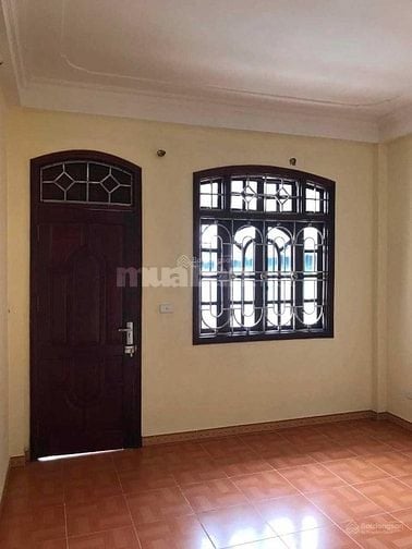 Vp tầng 1,2,3,4 tòa nhà mặt phố Ngô Gia Tự, Long Biên - HN, chỉ-1tr8