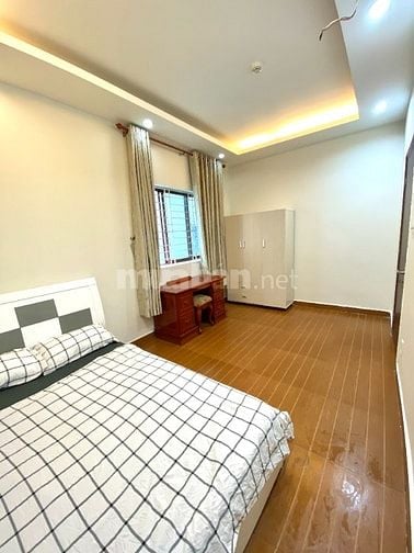 Phòng mới, nội thất, ban công. Sát ngay Vincom Phan Văn Trị