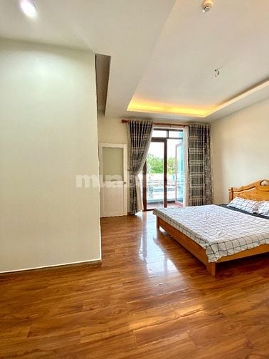 Phòng mới, nội thất, ban công. Sát ngay Vincom Phan Văn Trị