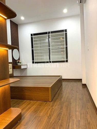 Bán nhà ngõ 97 Phố Văn Cao 44m2*5T,thang máy,2thoáng,20m ra oto,15tỷ. 