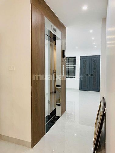 Bán nhà ngõ 97 Phố Văn Cao 44m2*5T,thang máy,2thoáng,20m ra oto,15tỷ. 