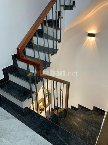 Bán nhà ngõ 97 Phố Văn Cao 44m2*5T,thang máy,2thoáng,20m ra oto,15tỷ. 