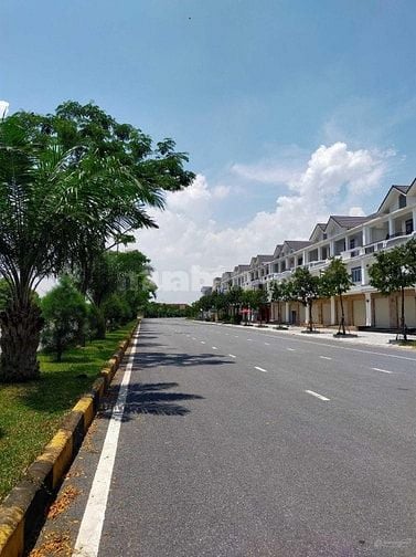 Bán lô khu 2 Long Hưng, sát biệt thự và kênh, 2 mặt tiền, sổ đỏ 