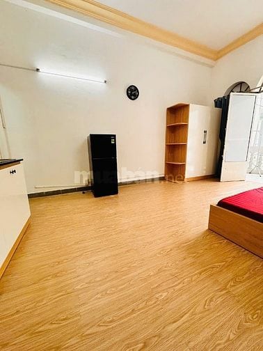 Phòng đẹp bancon - 21/1 đường Trường Sơn, P4, Q. Tân Bình Có máy lạnh