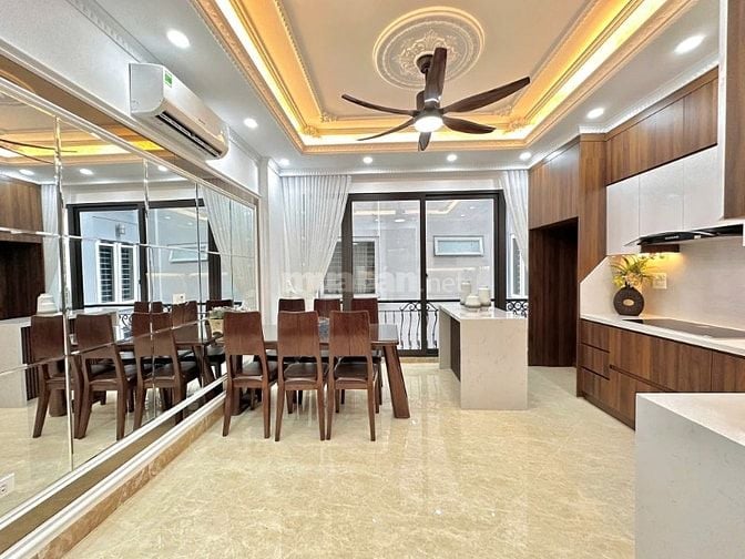 BÁN NHÀ GẦN ĐƯỜNG NGUYỄN KHANG – THANG MÁY – NỘI THẤT XỊN – Ở NGAY