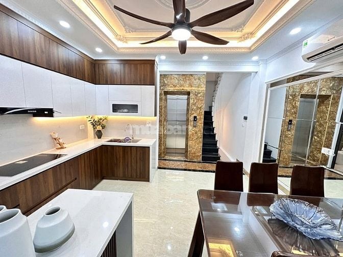 BÁN NHÀ GẦN ĐƯỜNG NGUYỄN KHANG – THANG MÁY – NỘI THẤT XỊN – Ở NGAY