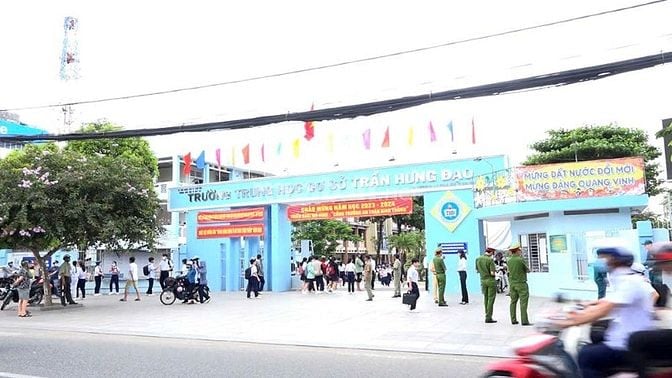 Xoay vốn cần bán gấp nhà mặt tiền đường ngay sân bay Biên Hòa.