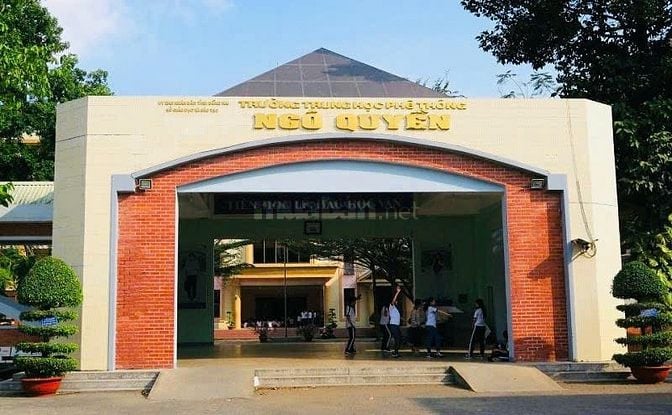Xoay vốn cần bán gấp nhà mặt tiền đường ngay sân bay Biên Hòa.