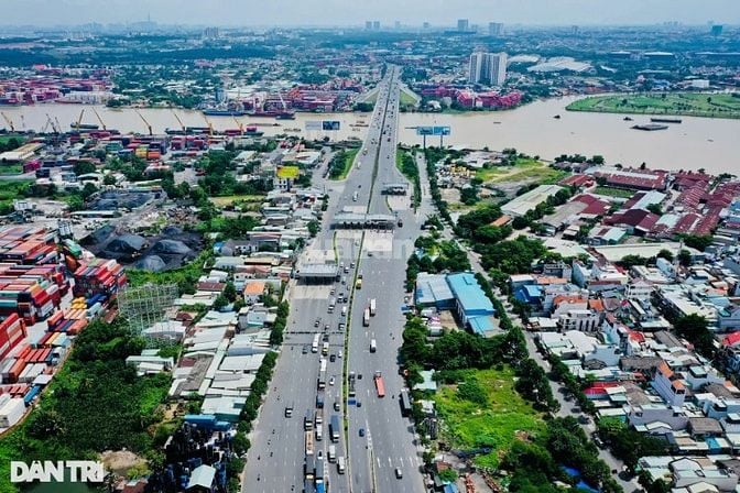 Xoay vốn cần bán gấp nhà mặt tiền đường ngay sân bay Biên Hòa.