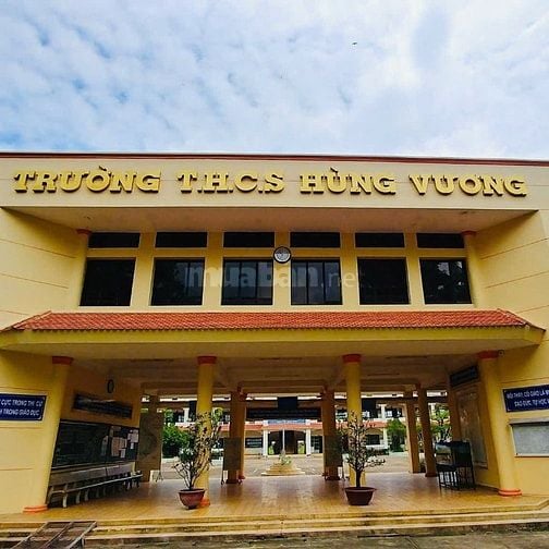 Xoay vốn cần bán gấp nhà mặt tiền đường ngay sân bay Biên Hòa.