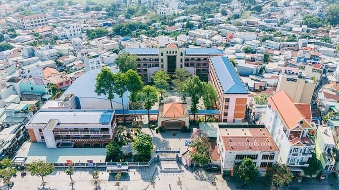 Xoay vốn cần bán gấp nhà mặt tiền đường ngay sân bay Biên Hòa.