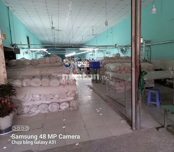 bán nhà mặt tiền 10 x 65  đường vào KCN tân đông hiệp B rộng 25 m 