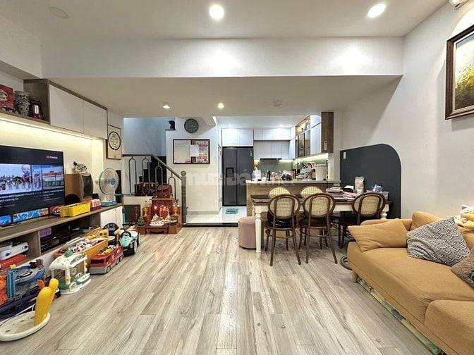 Chủ hạ giá 1ty5 cần bán gấp nhà 3lau,Trần Bình Trọng,BThanh,43m,HXH