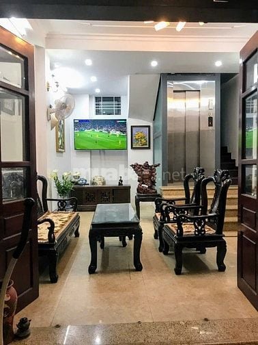 Nhà 6 tầng, 42m2, có thang máy, gần Cầu Giấy Center Point