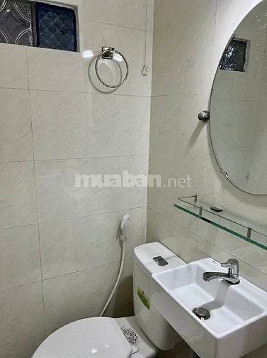 Nhà giá rẻ nhỉn 2 tỷ ngay trung tâm sài gòn
