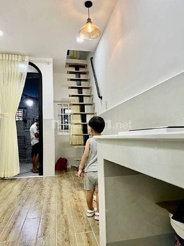 Nhà giá rẻ nhỉn 2 tỷ ngay trung tâm sài gòn