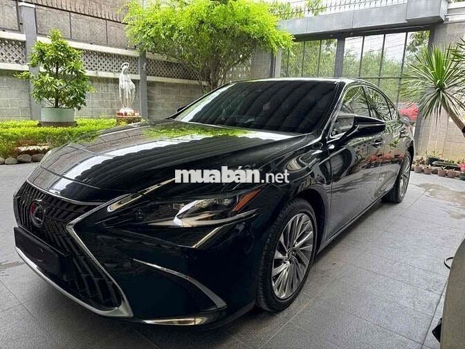 Lexus ES250 lướt đi ít km