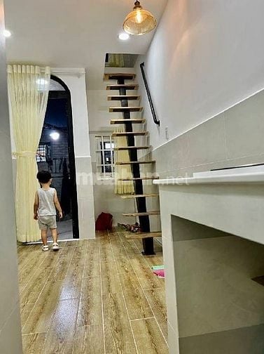 Nhà giá rẻ nhỉn 2 tỷ ngay trung tâm sài gòn
