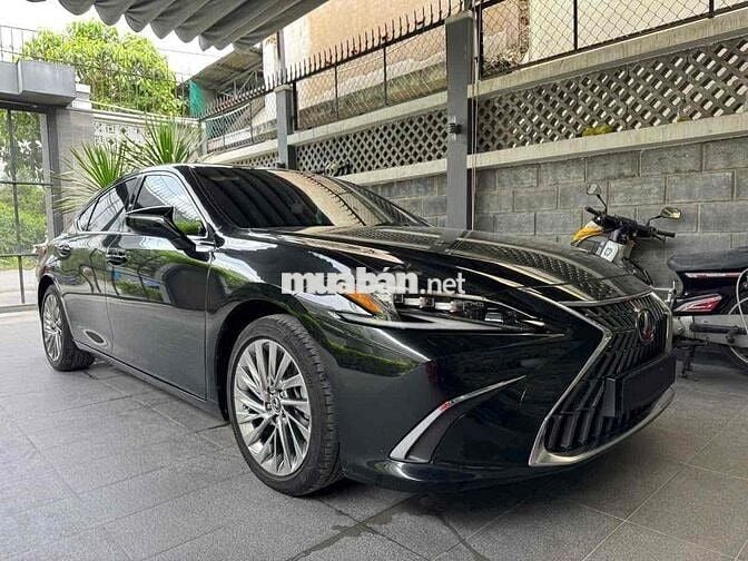 Lexus ES250 lướt đi ít km