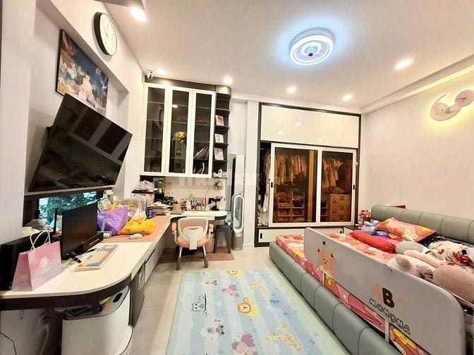 NHÀ SIÊU ĐẸP LÊ VĂN SỸ QUẬN 3 – GIÁP QUẬN 1 – HẺM Ô TÔ – 5 TẦNG MỚI 