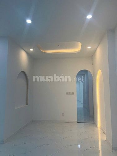 Bán nhà mặt tiền Nguyễn Văn Linh, đoạn gần đường Nguyễn Hoàng